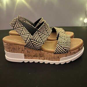 GUC, Girl's Steve Madden sandals, size 6.5, black/tan